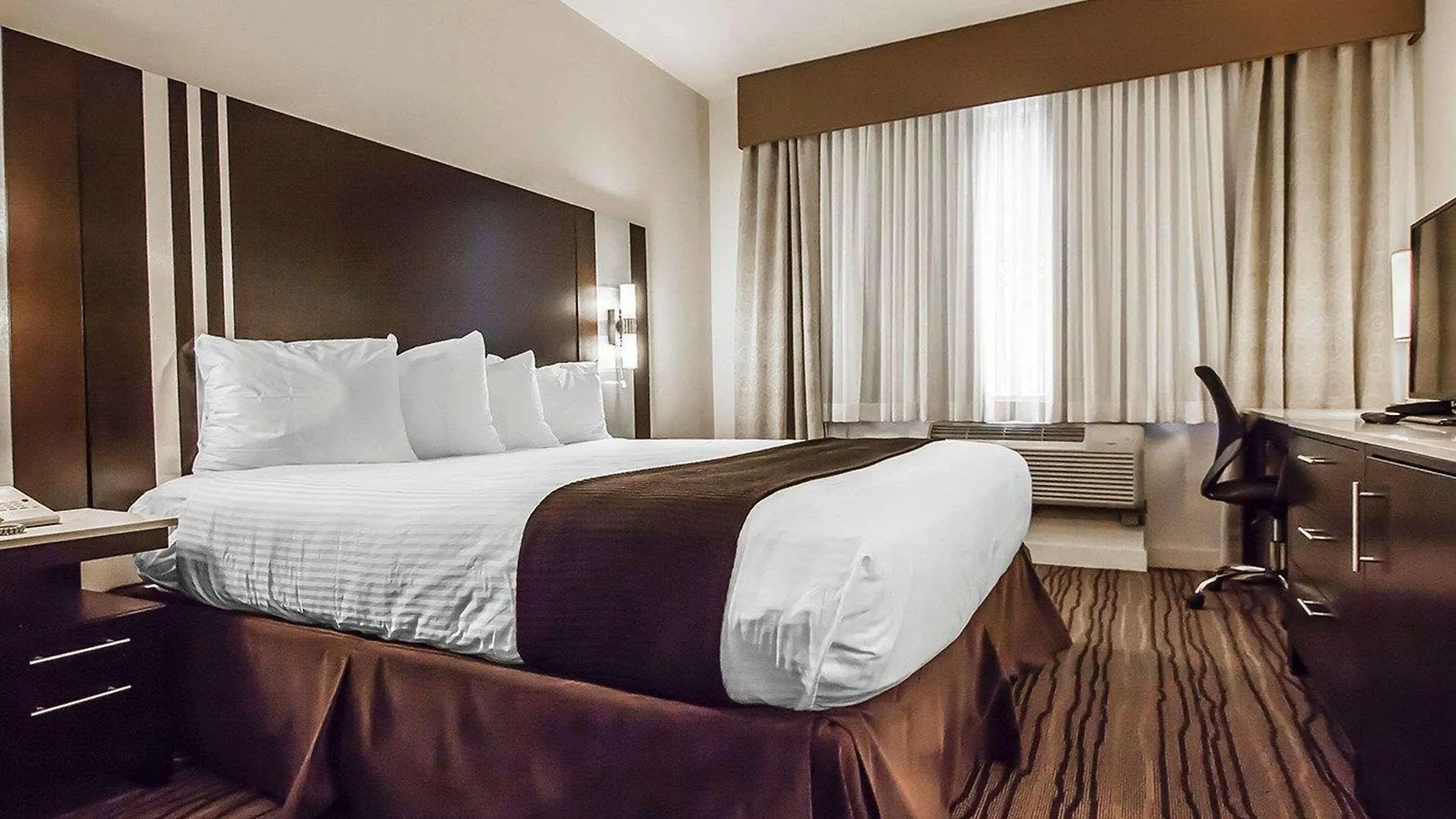 ***  Quality Hotel Airport South Ричмонд Канада