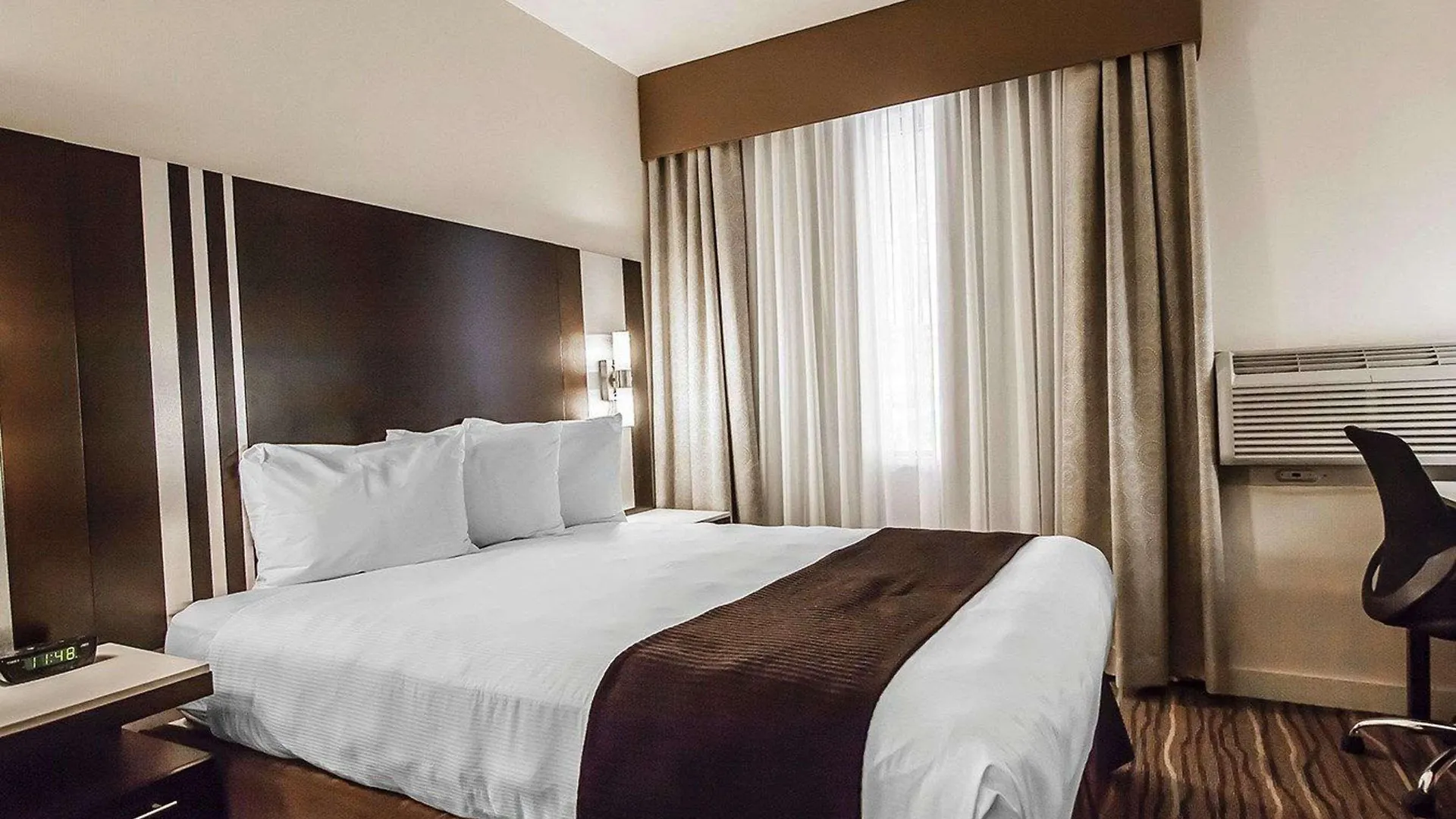 Quality Hotel Airport South Ричмонд 3*,  Канада