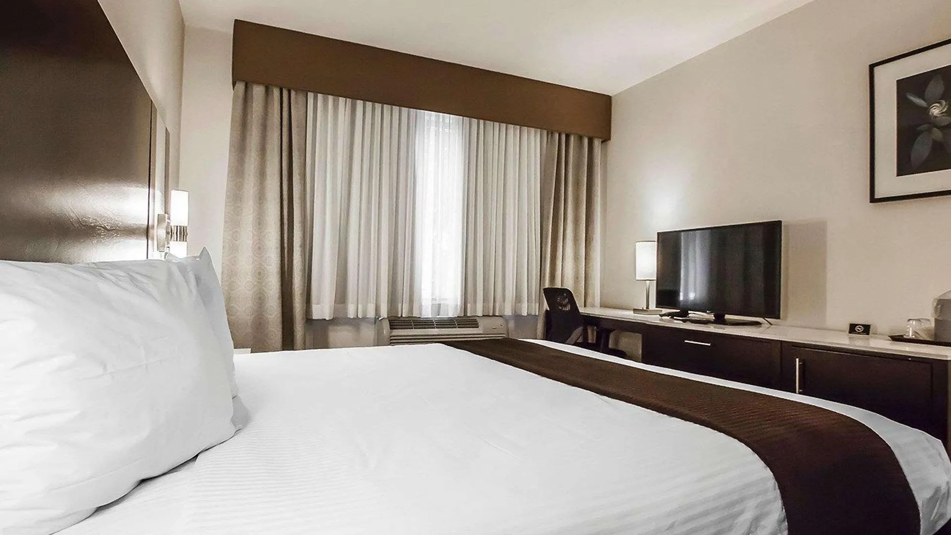 Quality Hotel Airport South Ричмонд Канада