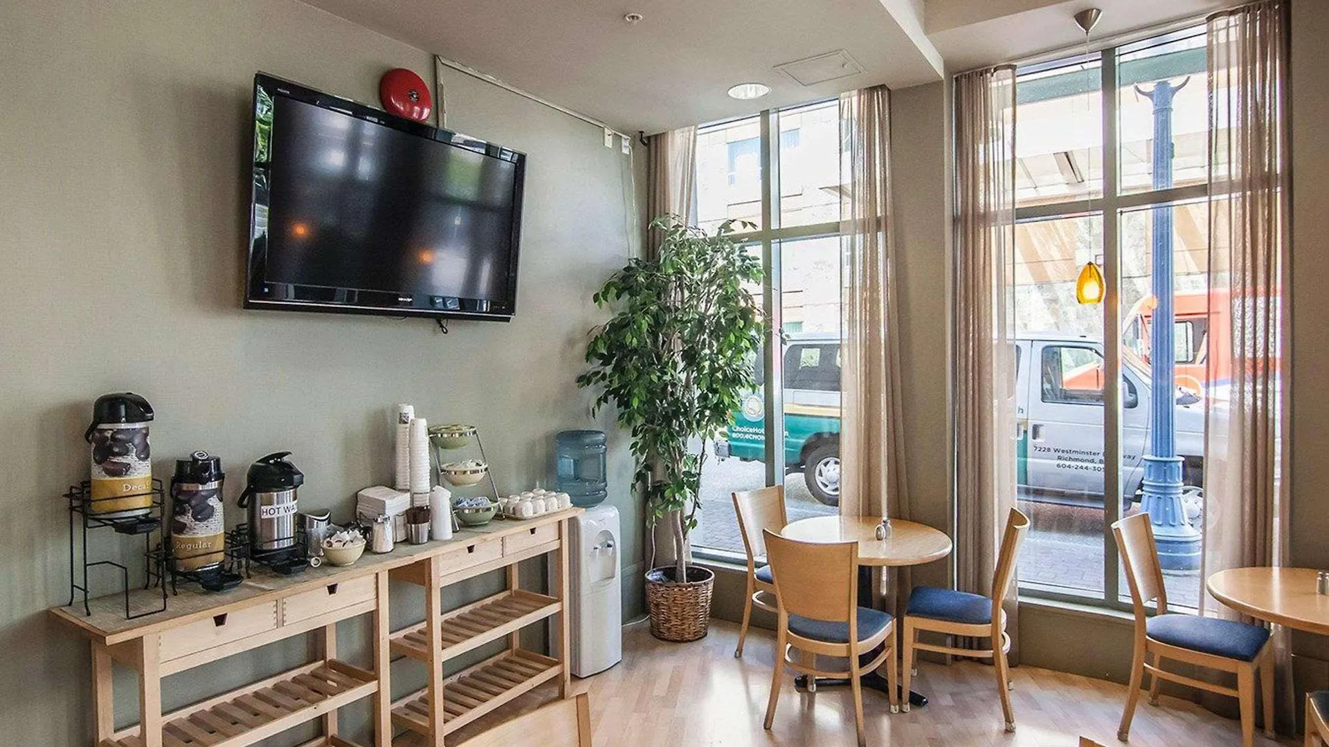 ***  Quality Hotel Airport South Ричмонд Канада