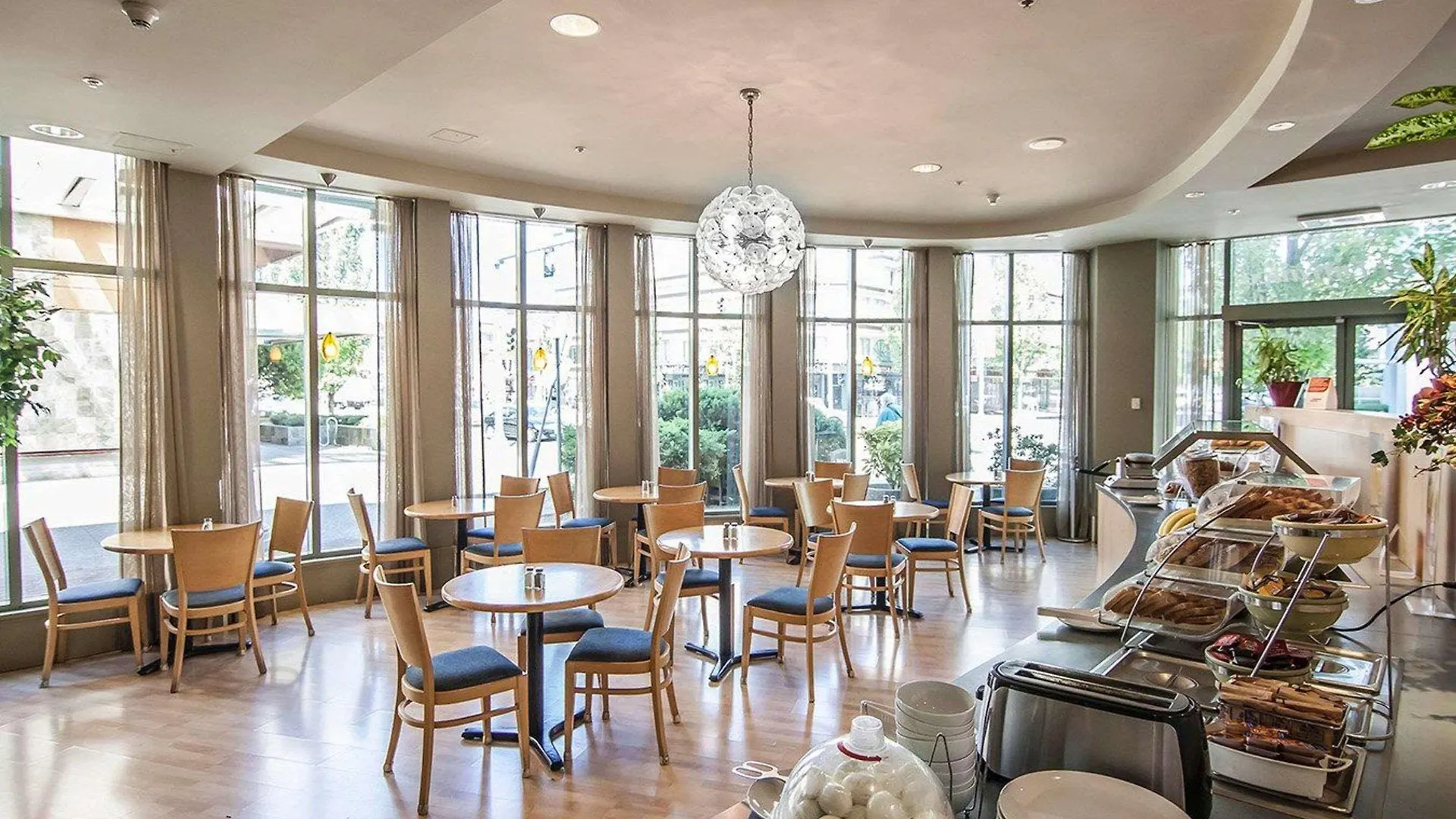 Quality Hotel Airport South Ричмонд 3*,