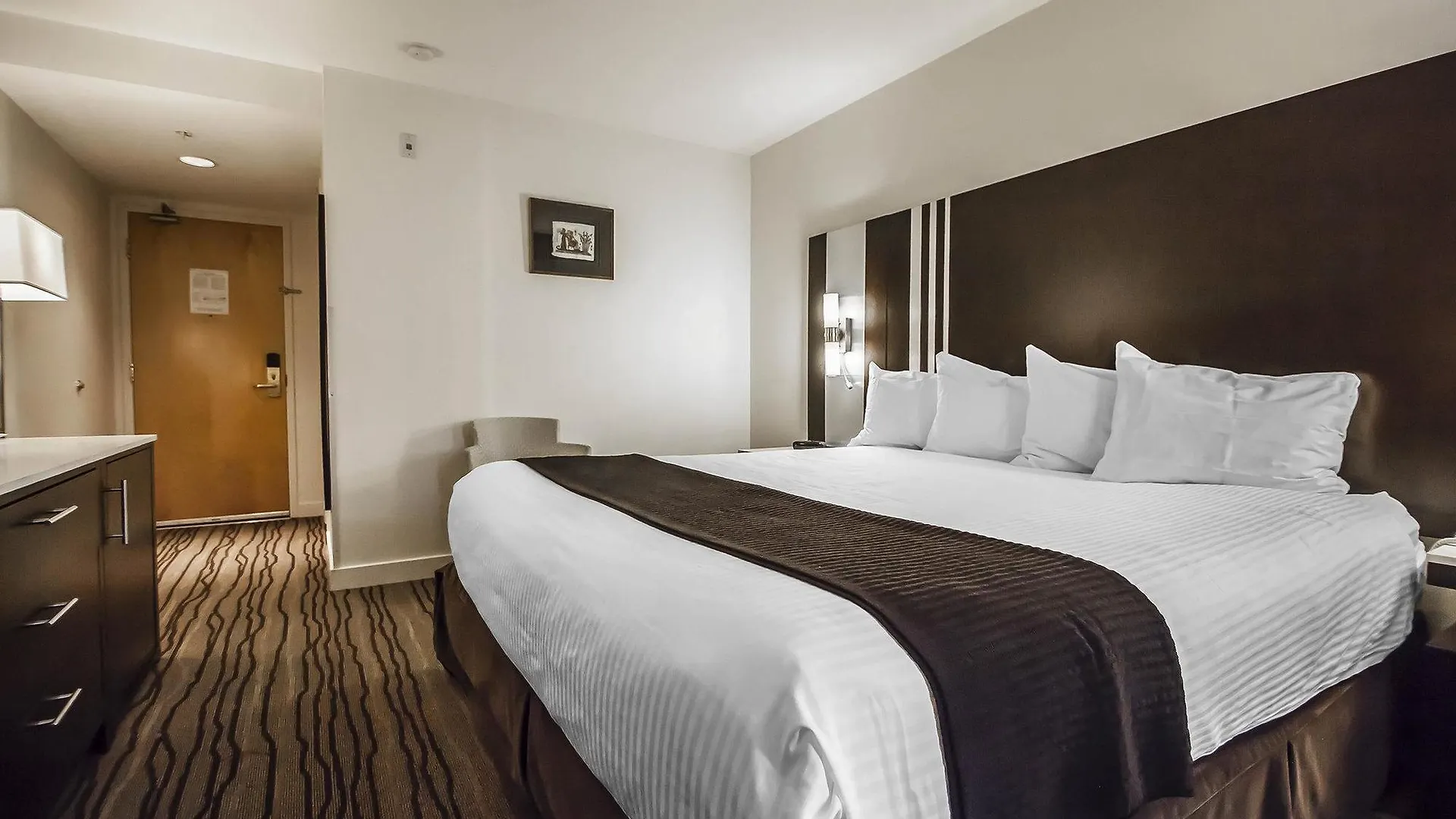 Quality Hotel Airport South Ричмонд