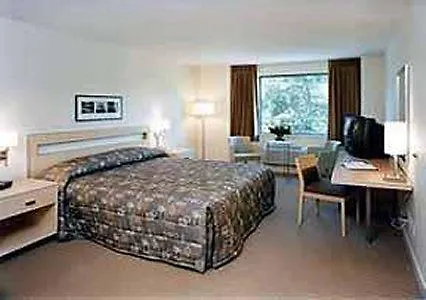 Quality Hotel Airport South Ричмонд