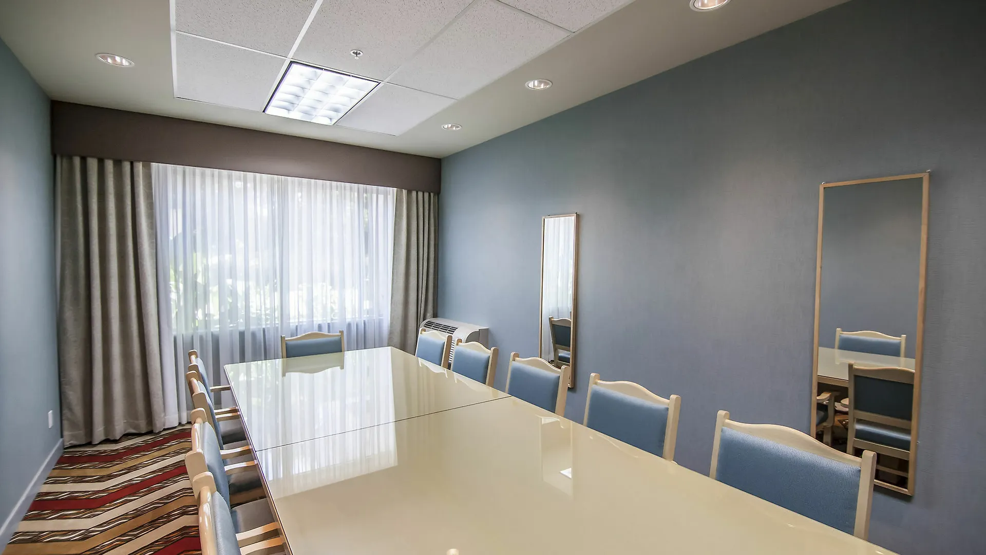 Quality Hotel Airport South Ричмонд